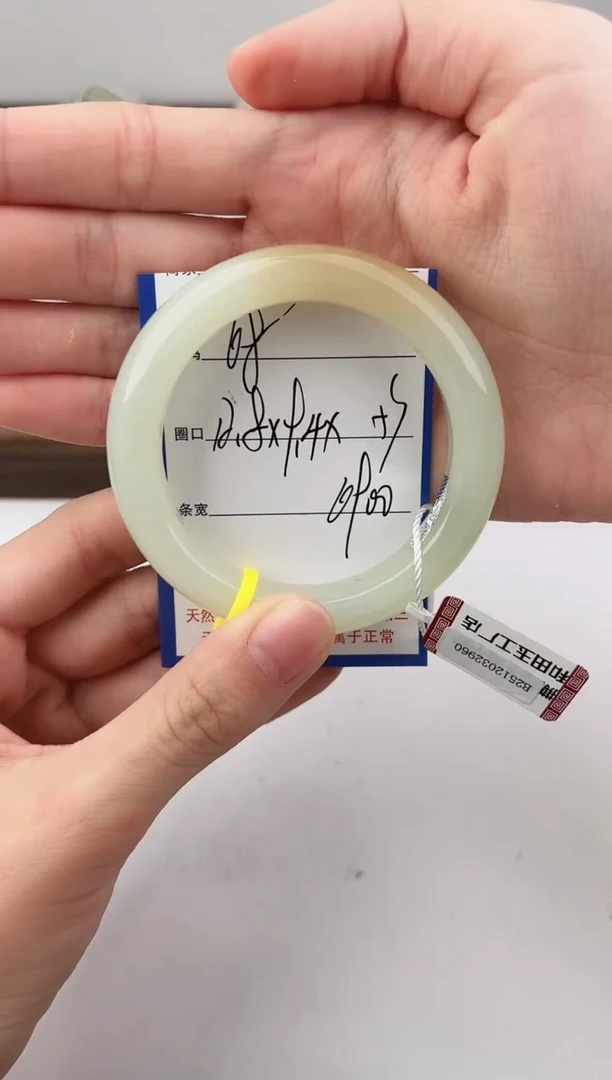 未镶嵌手镯和田玉68颜色微差无瑕疵