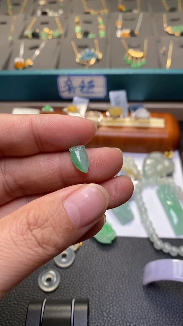颈饰未镶嵌翡翠净货34419