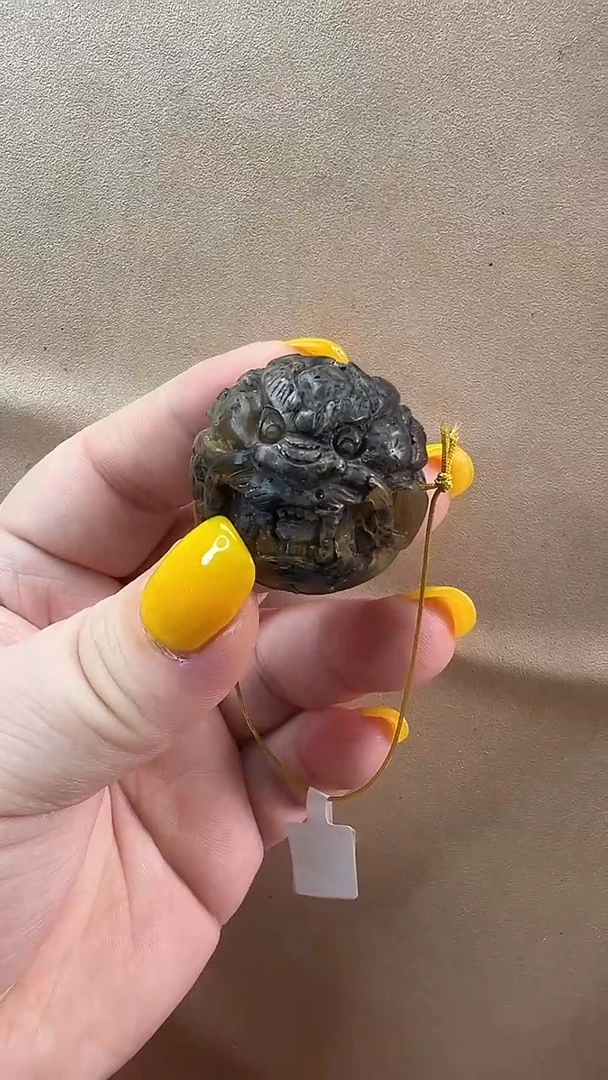 未镶嵌颈饰琥珀吊坠