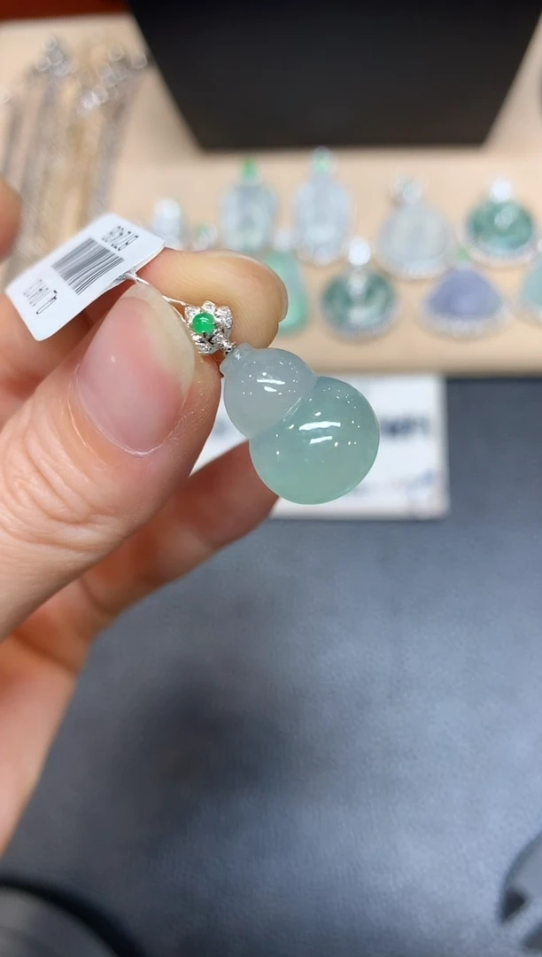 【闪购商品】翡翠颈饰18K金镶嵌葫芦【无服务费多样性发其一