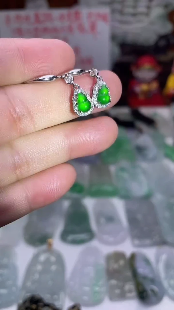 颈饰银S925镶嵌翡翠葫芦