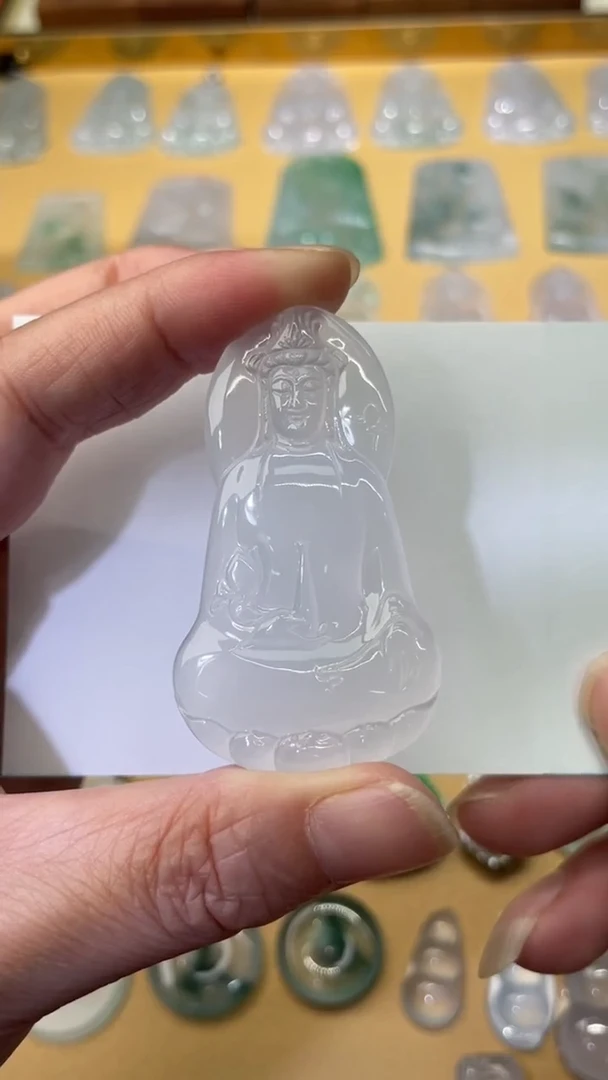 颈饰未镶嵌翡翠素衣观音57.3/32.2/4.5