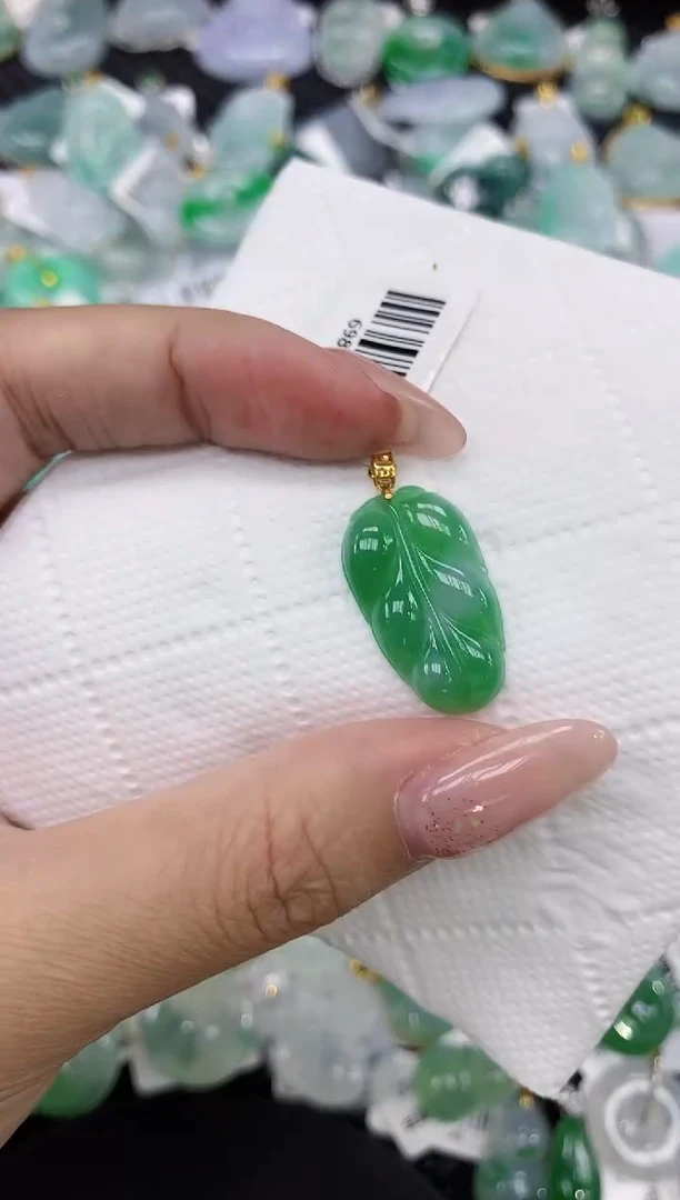 颈饰18K金镶嵌翡翠1111111111