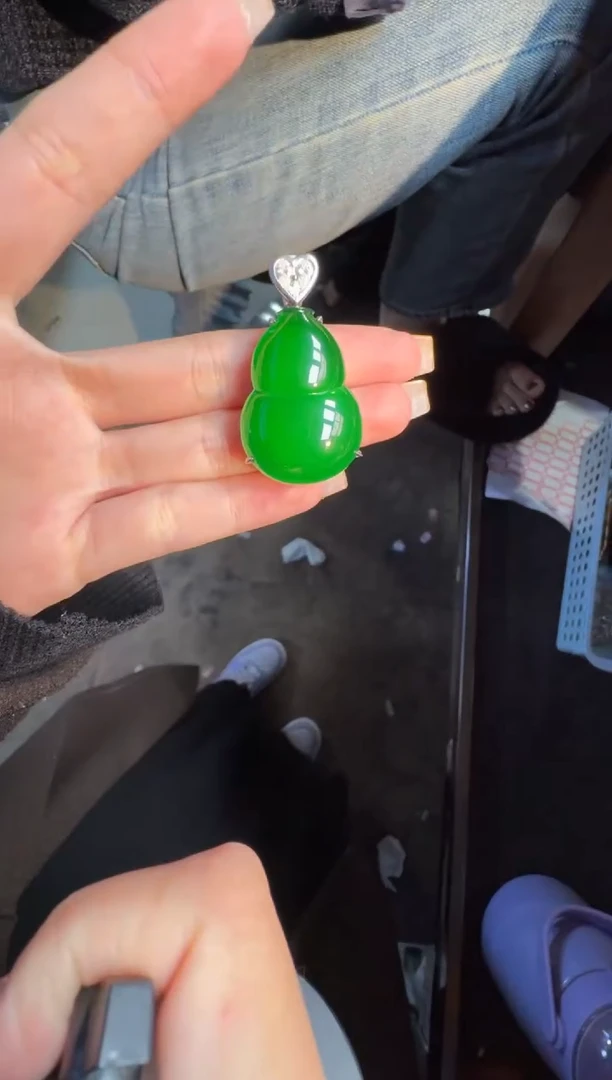 未镶嵌定制翡翠翡翠A货有轻微色差属于正常现象，葫芦多样性发货1