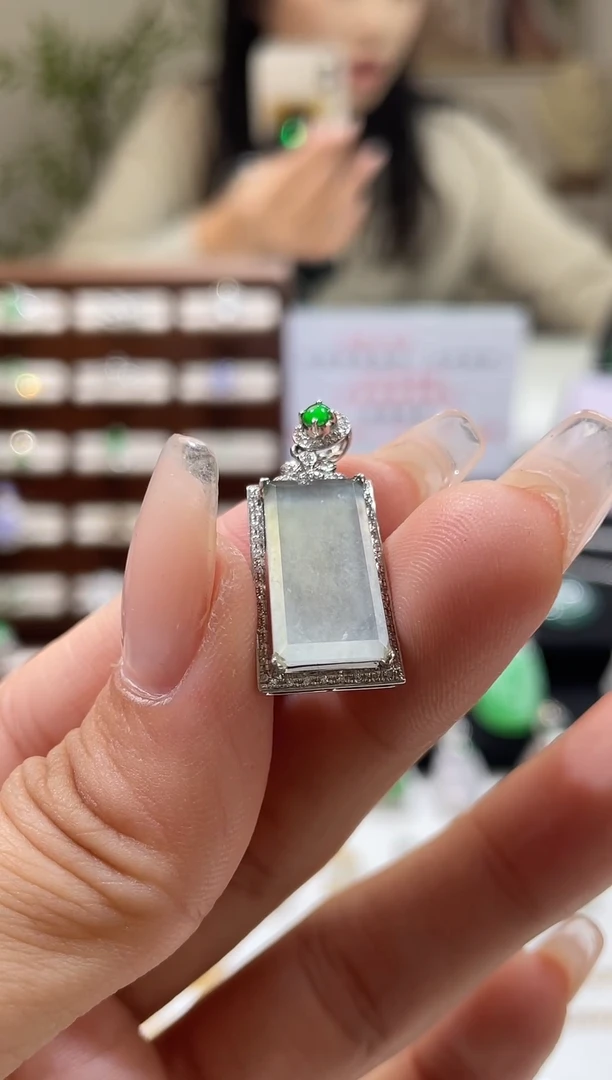 吊坠(不含链)18K金镶嵌翡翠无事牌