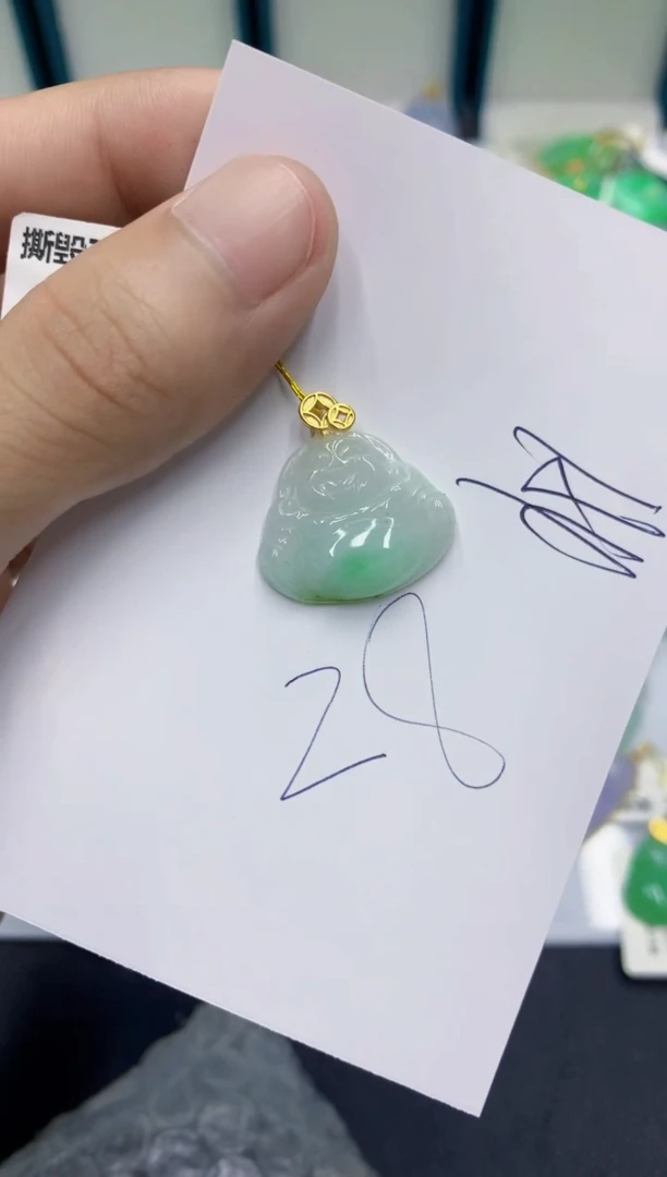 翡翠挂件未镶嵌翡翠