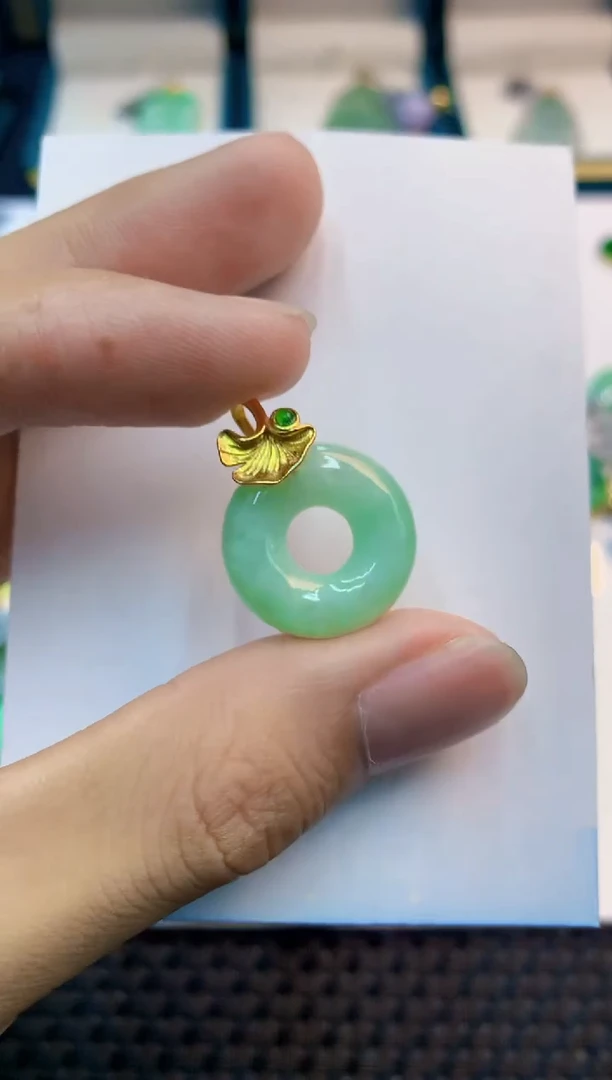 翡翠未镶嵌吊坠(不含链)1