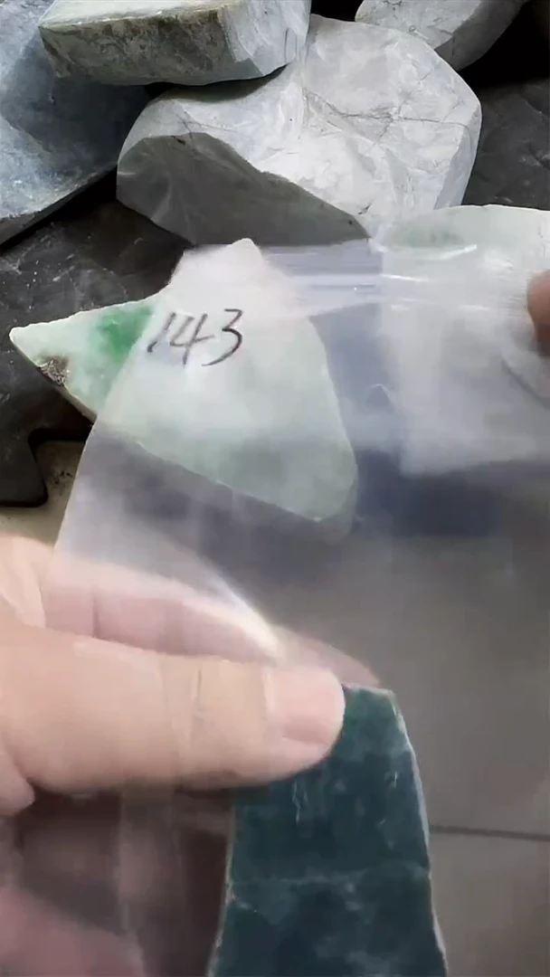 翡翠未镶嵌颈饰143翡翠