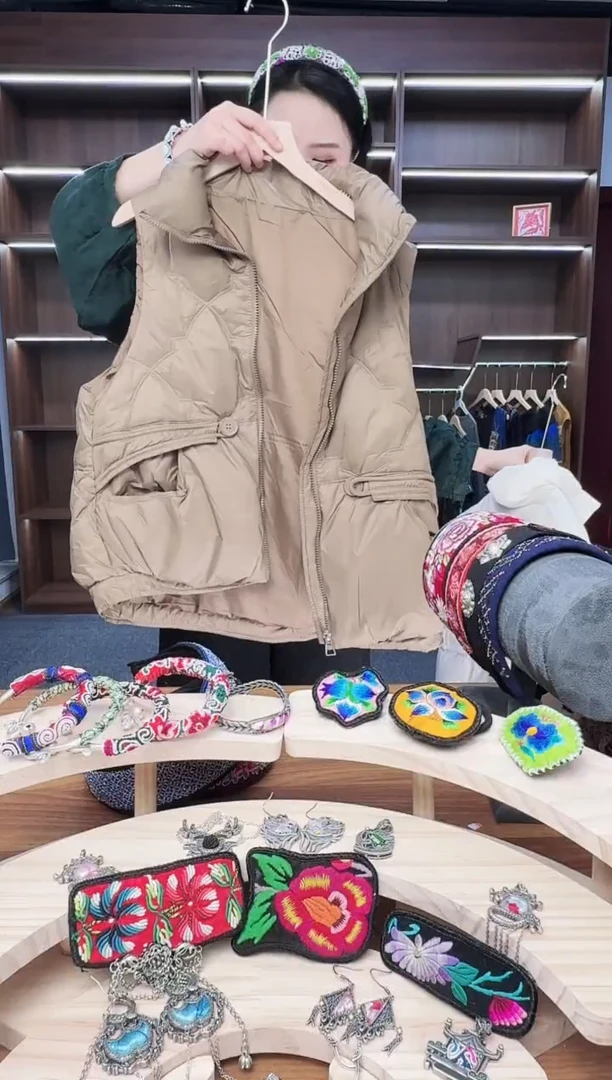 织绣L63蒙阿苏苗绣传承