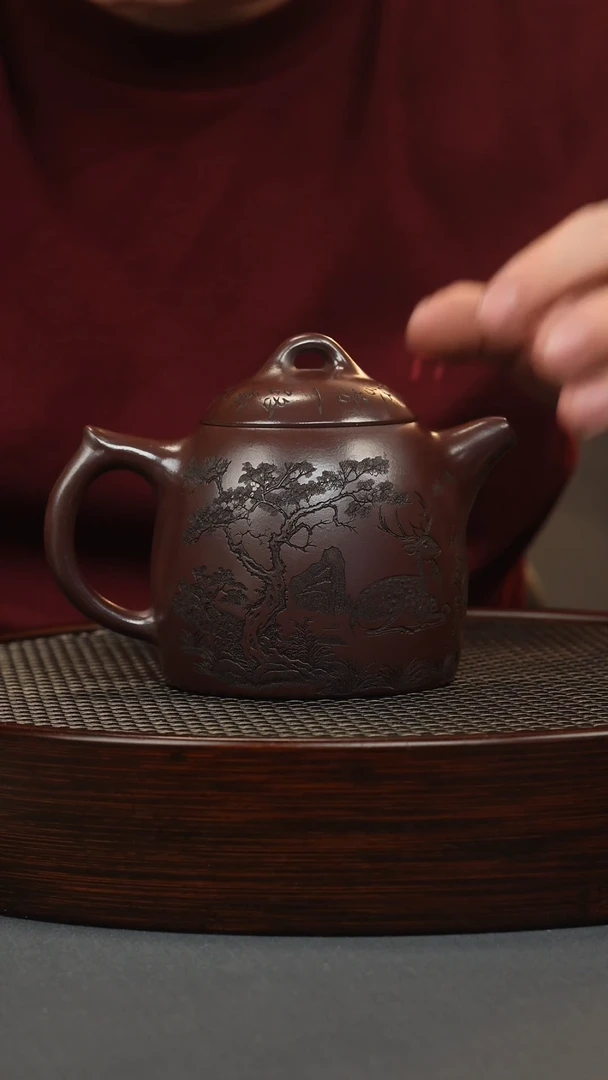 【闪购商品】紫砂茶壶石红秦权刻绘鹿