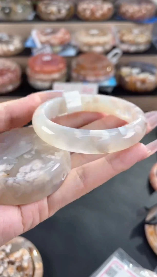 未镶嵌手镯石英质玉54