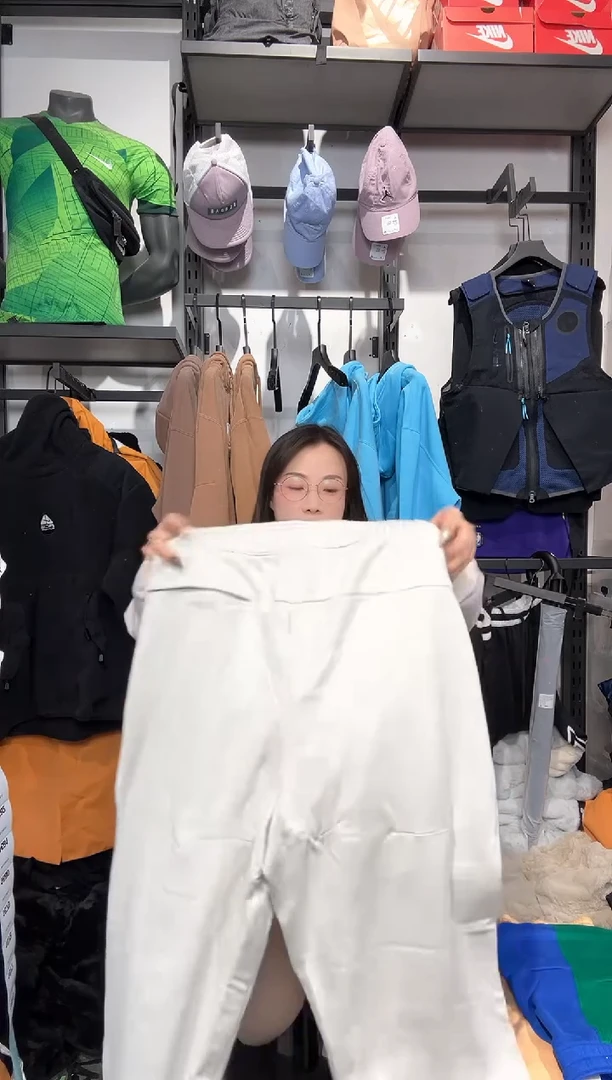 1676   编码 瑕疵款直播间过款为准 尺码  S 165