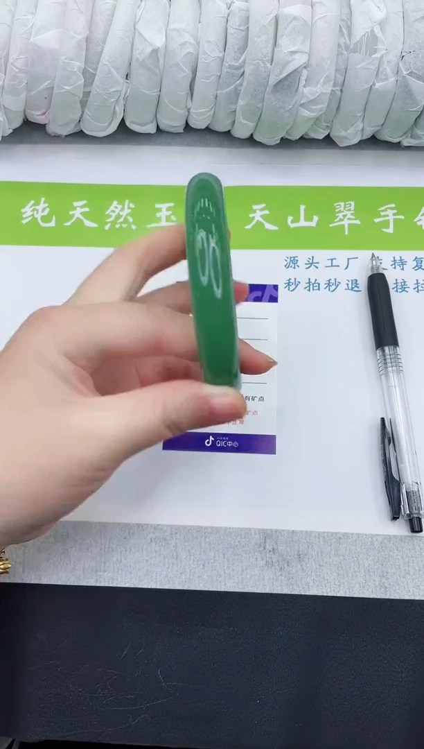 【闪购商品】石英质玉手镯未镶嵌D7-64+