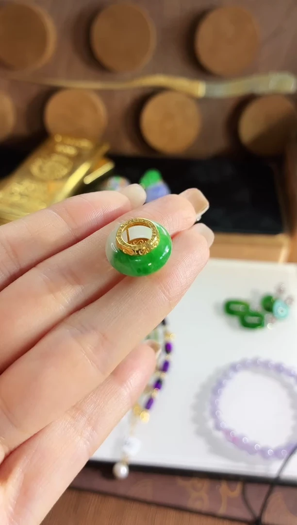 翡翠18K金镶嵌吊坠(不含链)吊坠