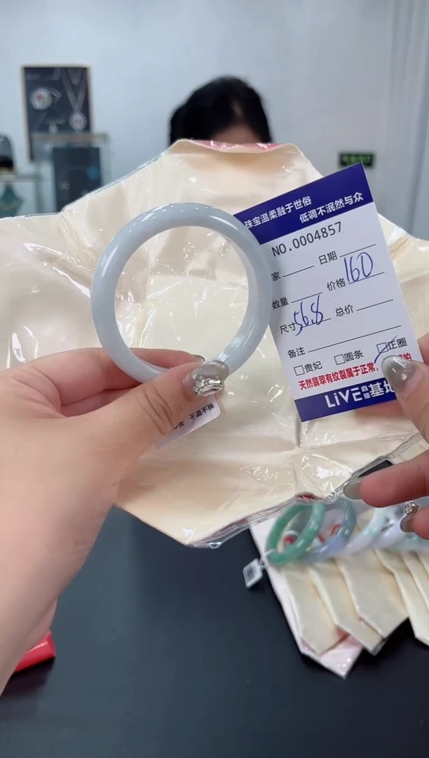 【闪购商品】翡翠手镯未镶嵌天然翡翠A货