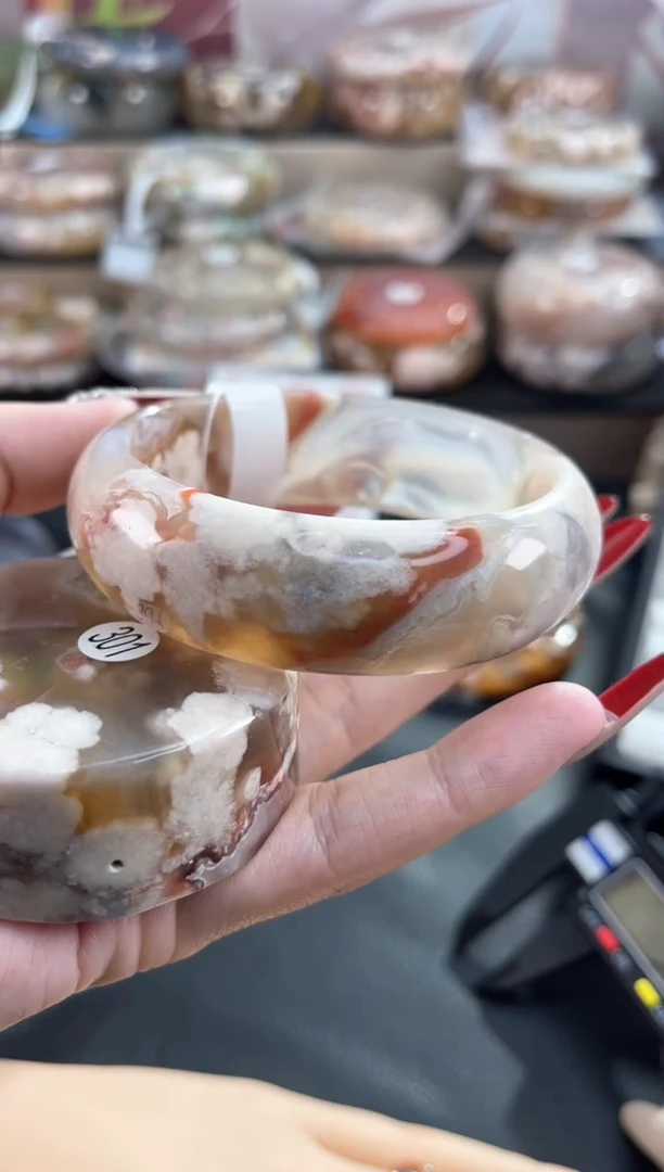 未镶嵌手镯石英质玉60