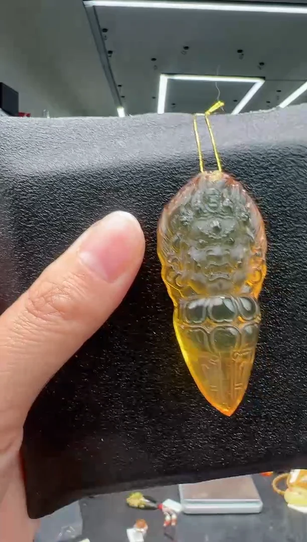 未镶嵌颈饰琥珀吊坠