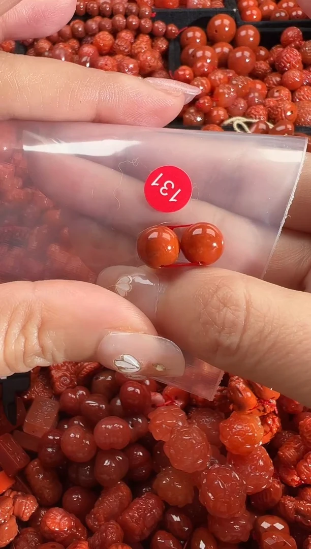 颈饰未镶嵌南红玛瑙1