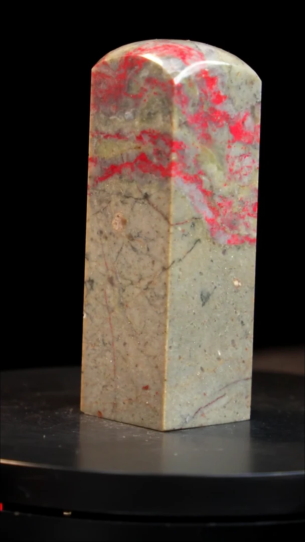 昌化石牛角鸡血石