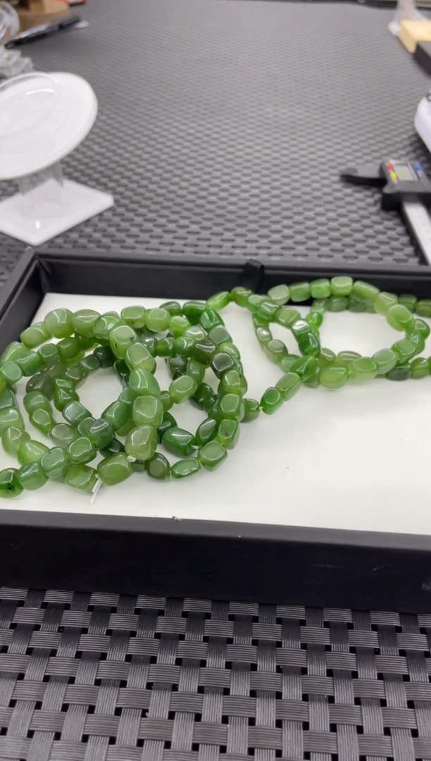 手串未镶嵌和田玉微矿点（多样性发一件）PP56