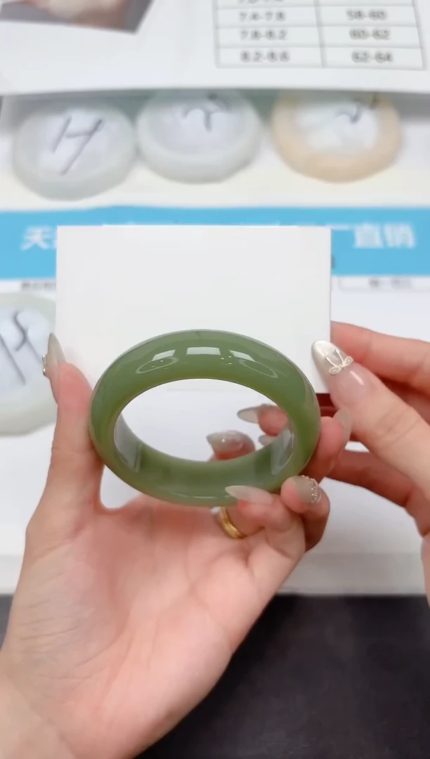 未镶嵌手镯石英质玉A301-52.4