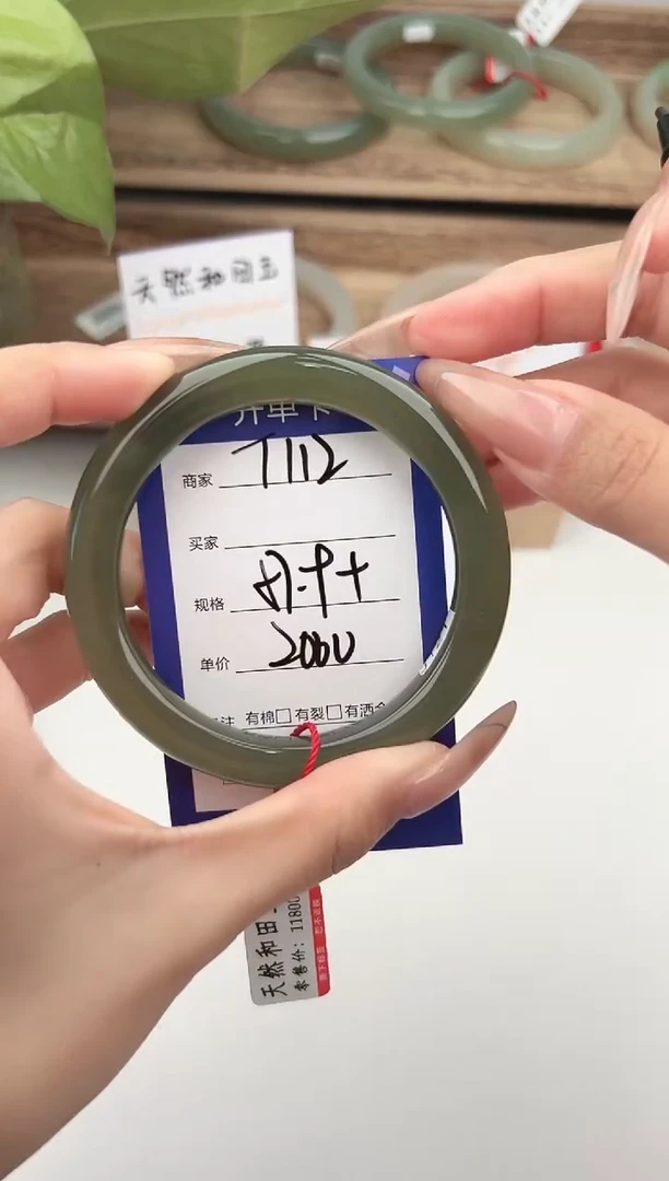 未镶嵌手镯和田玉微色差T112
