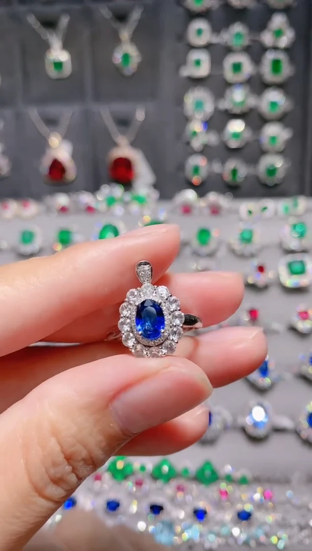 18K金戒指蓝宝石18K金镶嵌.