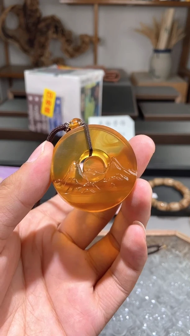 琥珀颈饰未镶嵌千里江山