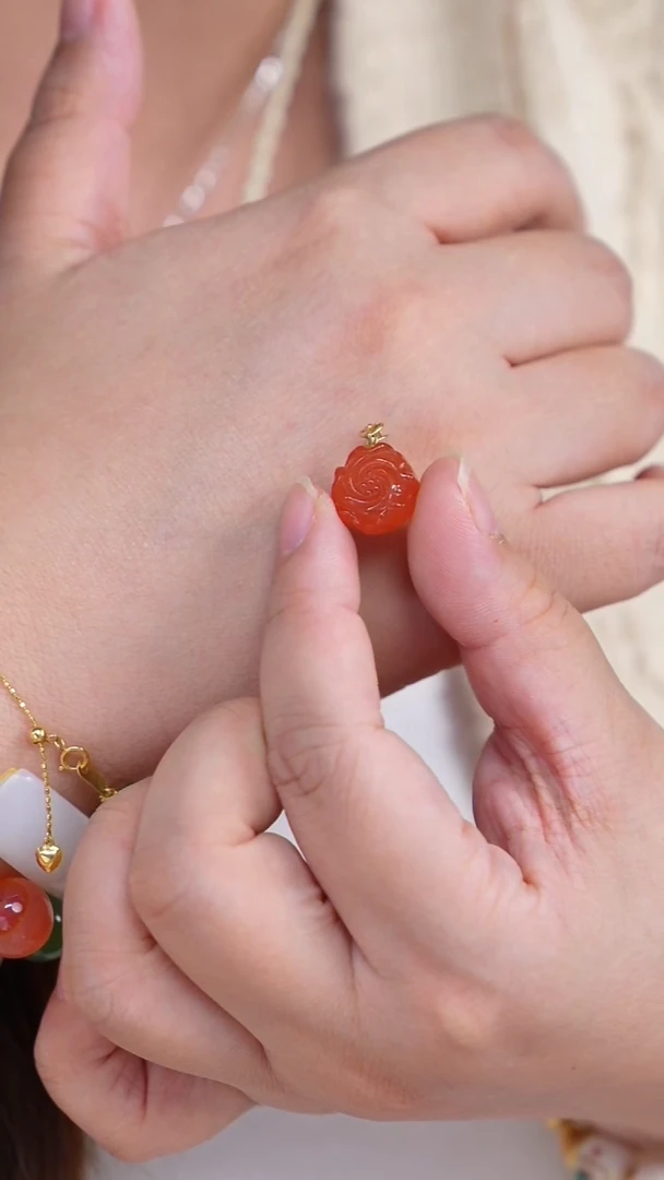 18K金镶嵌吊坠-不含链南红玛瑙HR0183