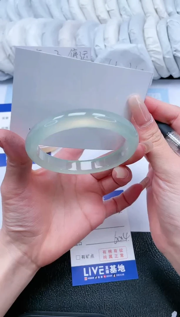 【闪购商品】石英质玉手镯未镶嵌T83-60.4