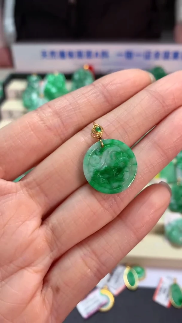 【闪购商品】翡翠吊坠(不含链)18K金镶嵌挂件