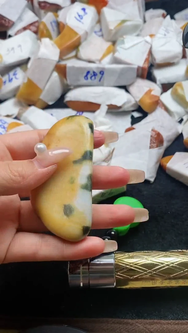 翡翠裸石翡翠挂件裸石