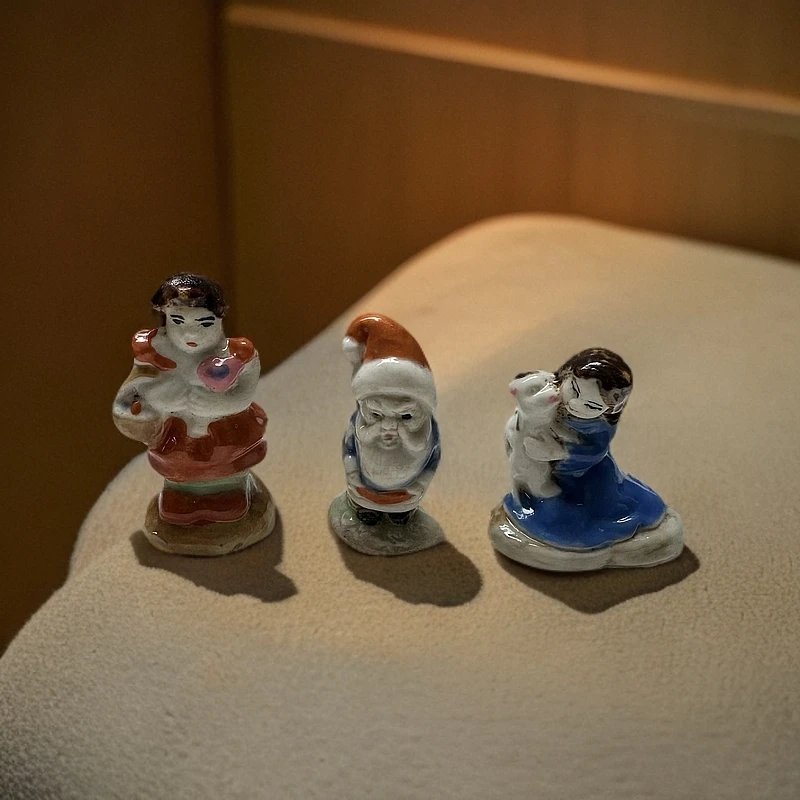 雕塑小人景德镇高温手绘陶瓷