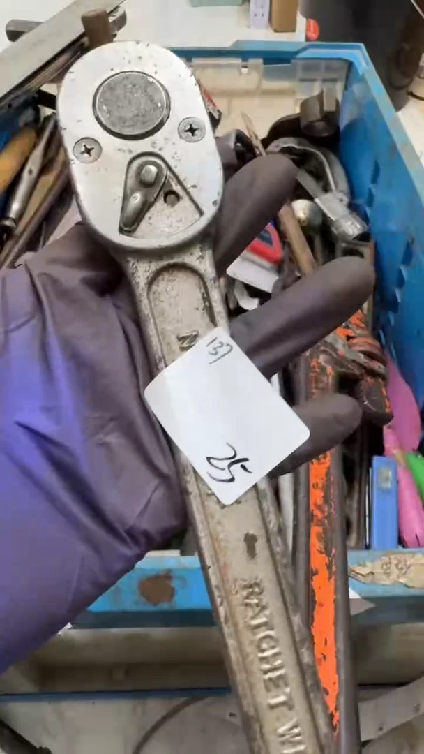 ?**牙家用五金工具一个