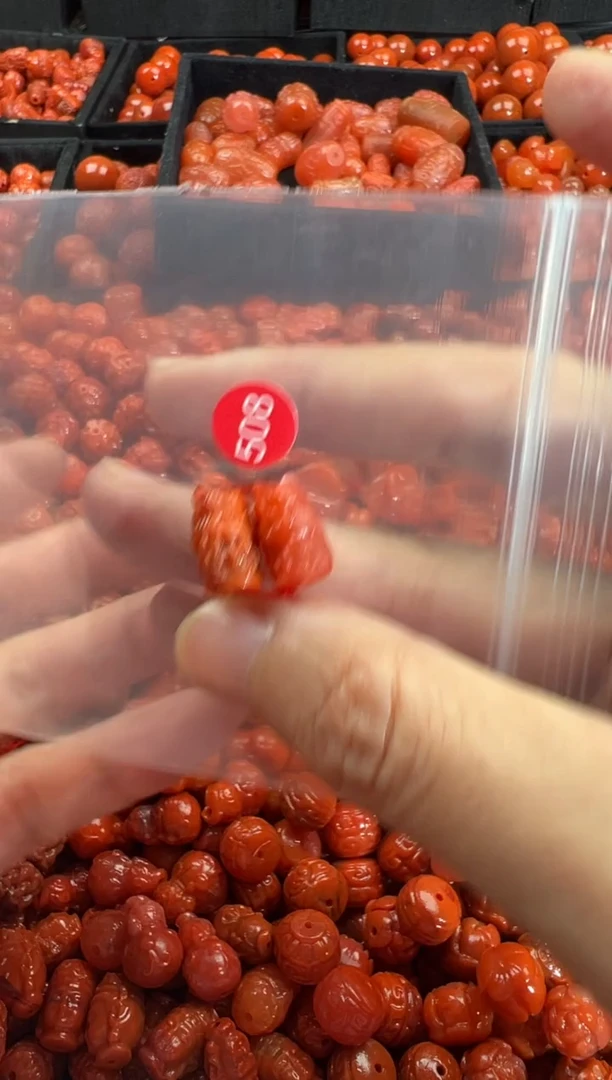 颈饰未镶嵌南红玛瑙1