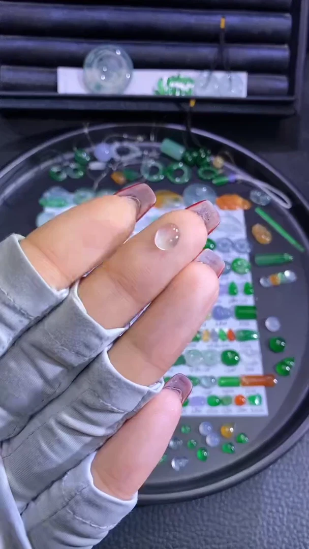 未镶嵌挂件翡翠蛋面