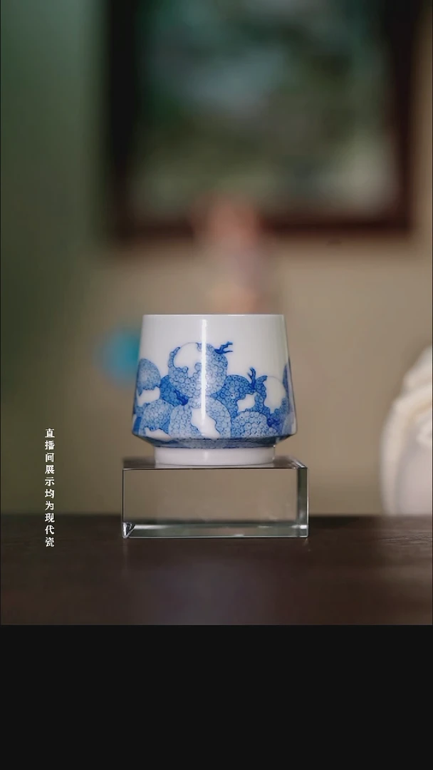 摆件瓷熊友根窑荔枝纹敛口杯
