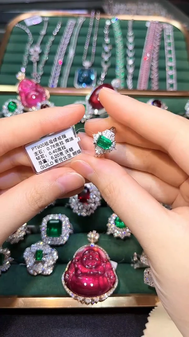祖母绿戒指铂Pt900镶嵌0.76克拉