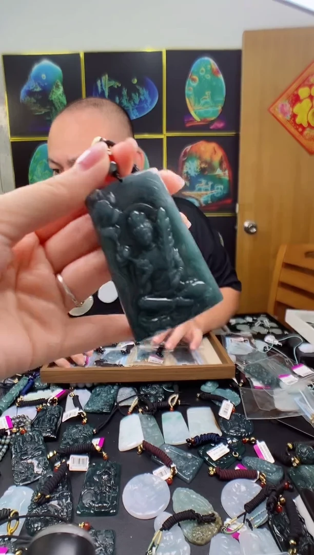 翡翠未镶嵌颈饰多样性发其一