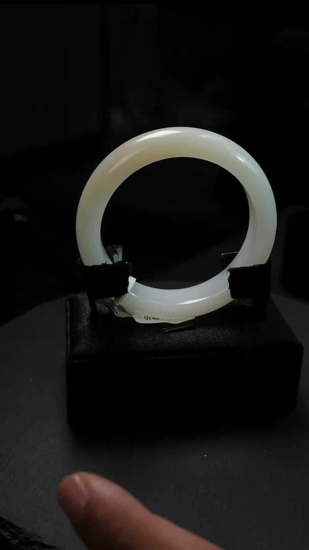 未镶嵌手镯和田玉和田玉白玉手镯57圈