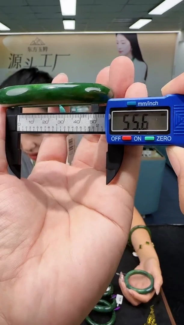 未镶嵌手镯和田玉多样性发货  拍一发一