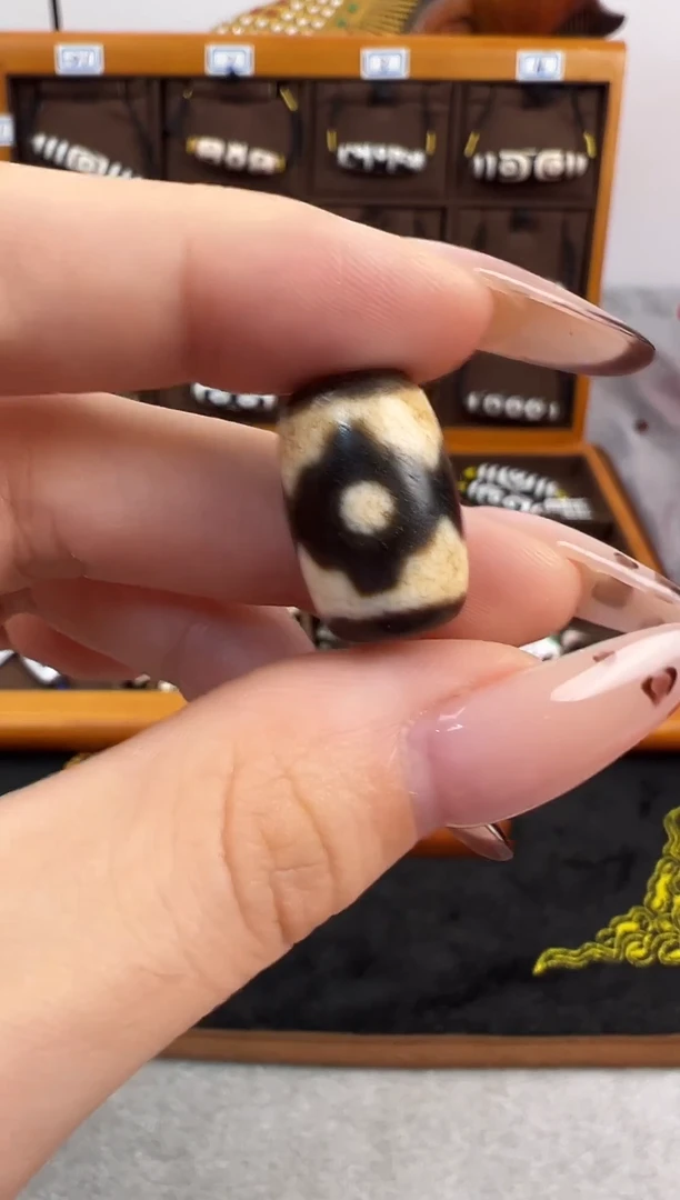 玛瑙/玉髓（覆膜）颈饰未镶嵌21微瑕随机发货