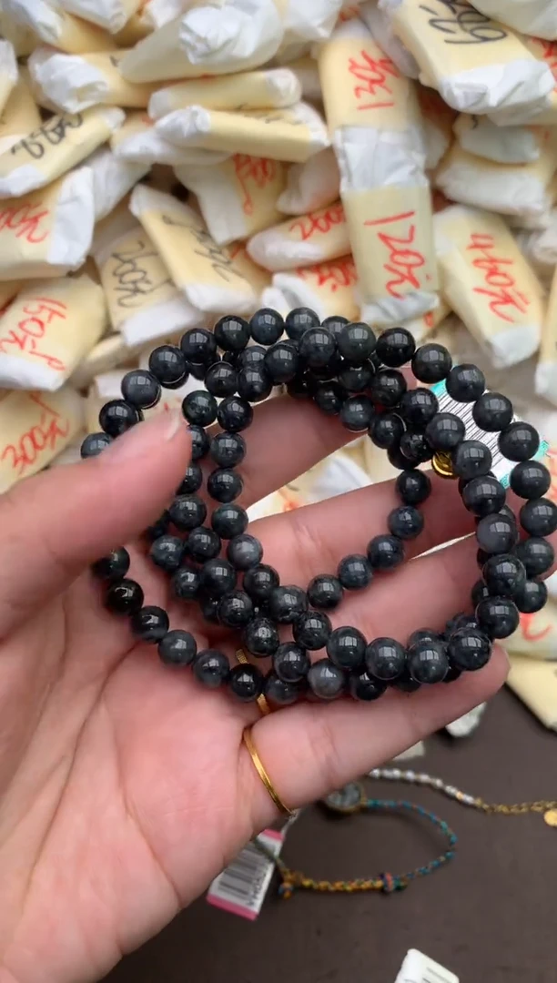 翡翠挂件未镶嵌 —