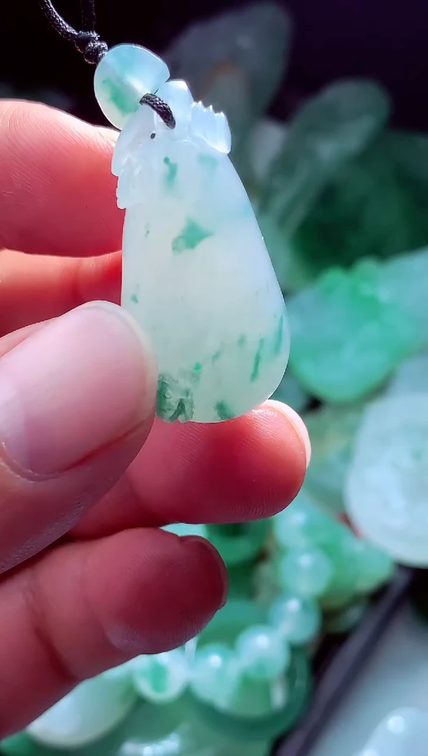 未镶嵌定制翡翠枫*?翡翠毛货定制