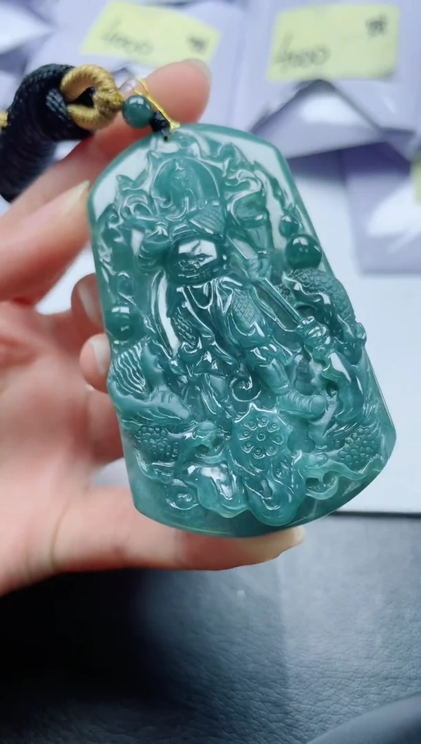 翡翠未镶嵌颈饰