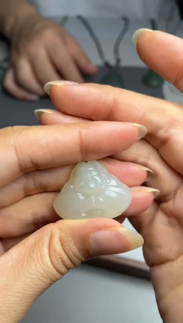 和田玉未镶嵌颈饰1