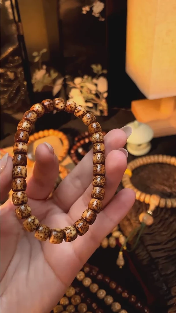 手串星月菩提精工级中珀花皮直切8*7手串（B）