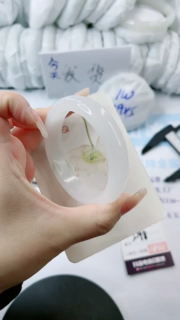 【闪购商品】石英质玉手镯未镶嵌多样性发货L98