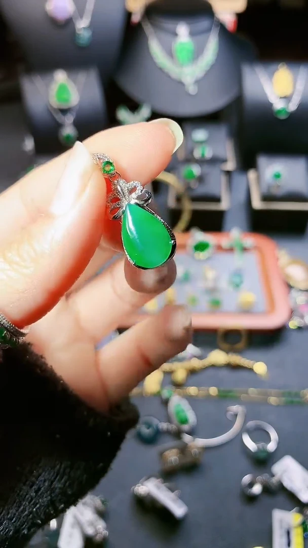 【闪购商品】翡翠吊坠(赠链)银S925镶嵌吊坠