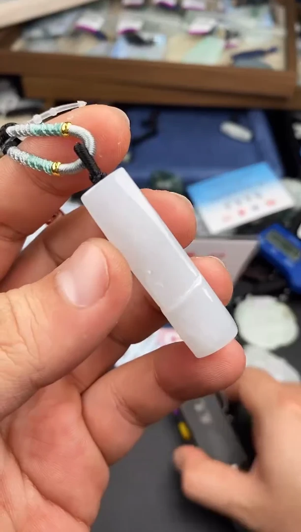 【闪购商品】翡翠颈饰未镶嵌  天然翡翠，一物一图